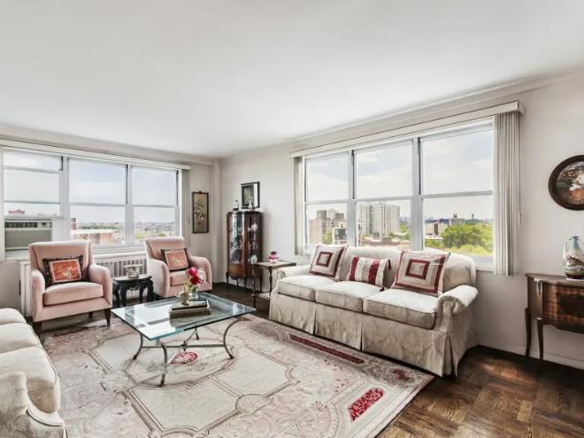 Apartment for sale in The Bronx, Arverne