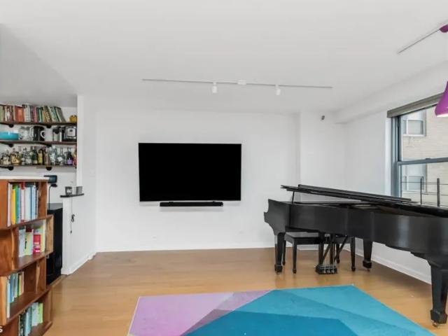 Apartment for sale in The Bronx, Arverne