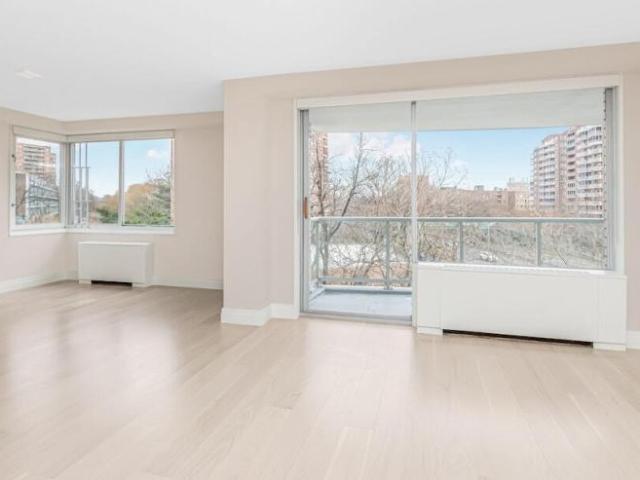 Apartment for sale in The Bronx, Arverne