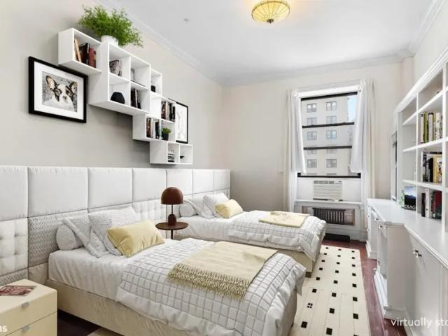 Apartment for sale in Arverne, New York