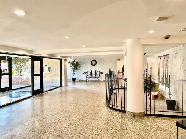Apartment for sale in Queens, Arverne