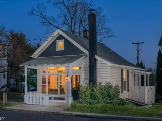 Apartment for sale in Annandale, New Jersey