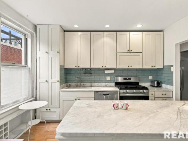 Apartment for sale in Manhattan Community Board 4, New York
