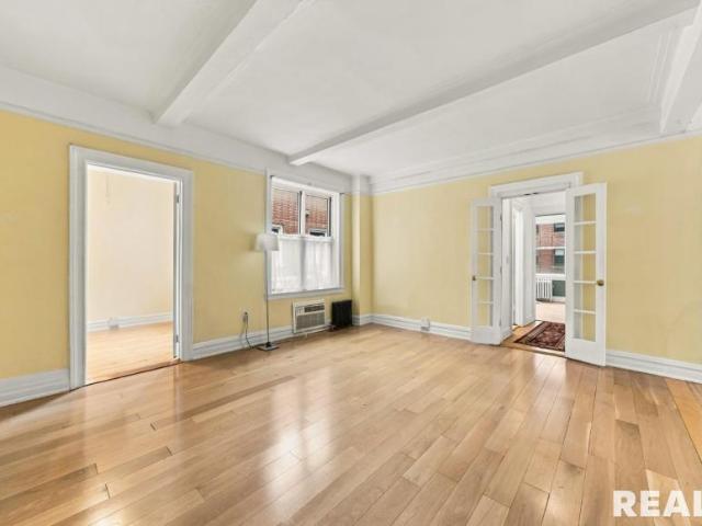 Apartment for sale in Manhattan Community Board 4, New York