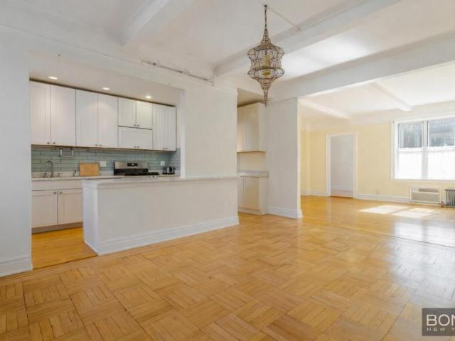 Apartment for sale in Arverne, New York