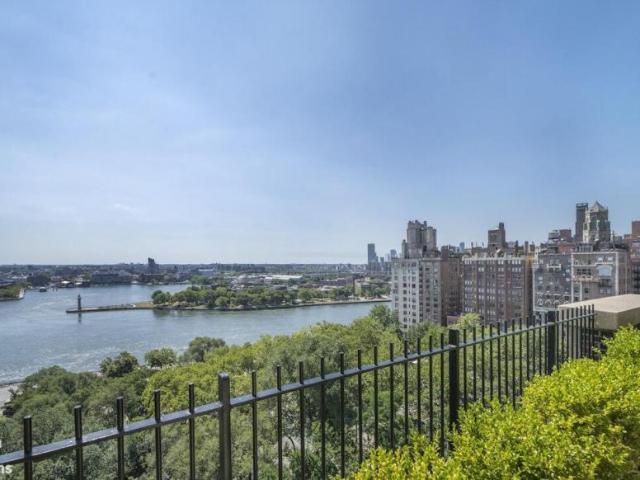 Apartment for sale in Arverne, New York