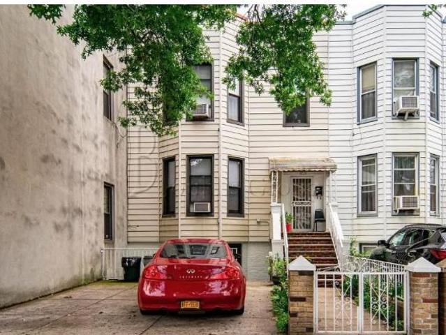 Apartment for sale in Queens, Arverne