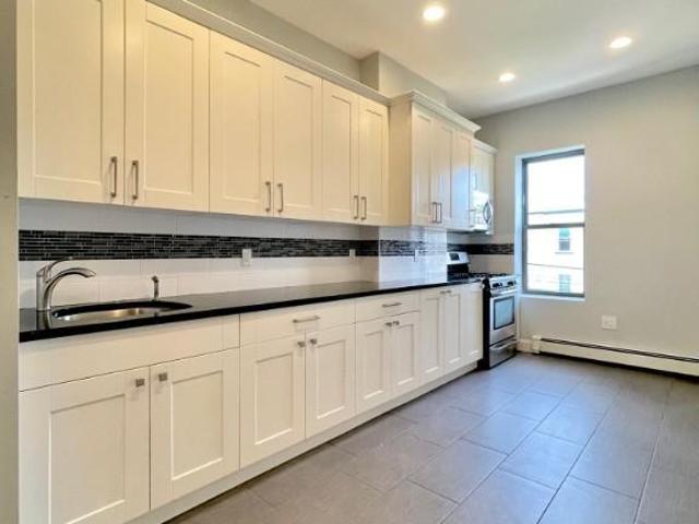 Apartment for sale in Queens, Arverne
