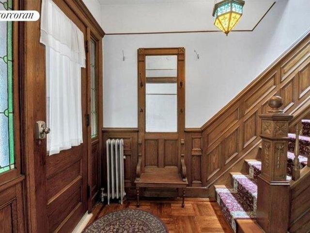 Apartment for sale in Arverne, New York
