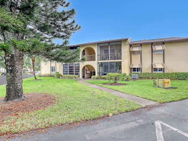 Apartment for sale in Greenacres, Florida