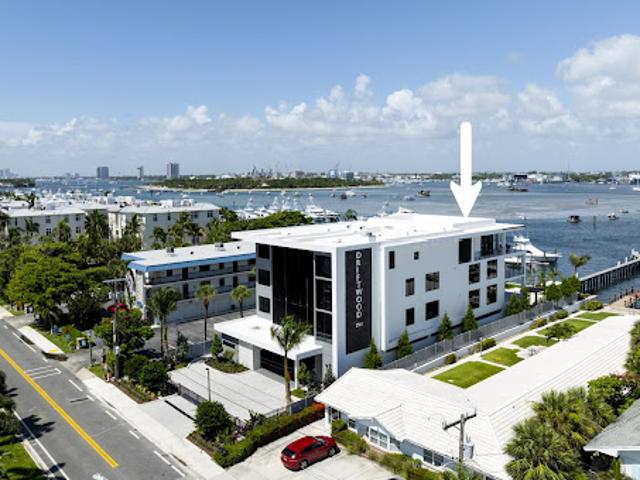 Apartment for sale in Riviera Beach, Florida