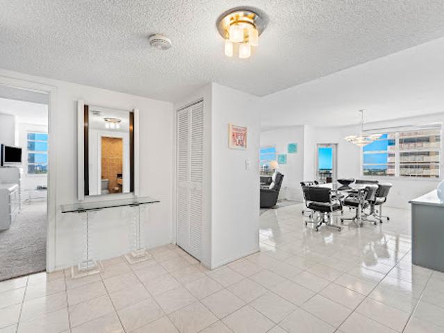 Apartment for sale in Hallandale, Florida
