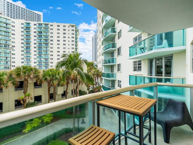 Apartment for sale in Hollywood