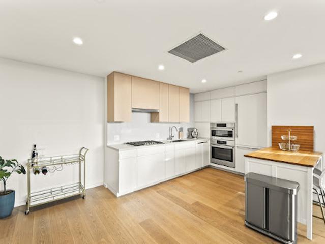 Apartment for sale in Canoga Park, California