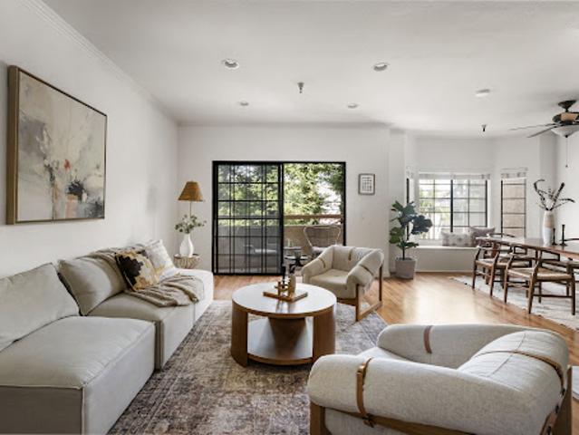 Apartment for sale in Canoga Park, California