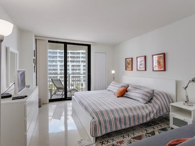 Apartment for sale in Riviera Beach, Florida