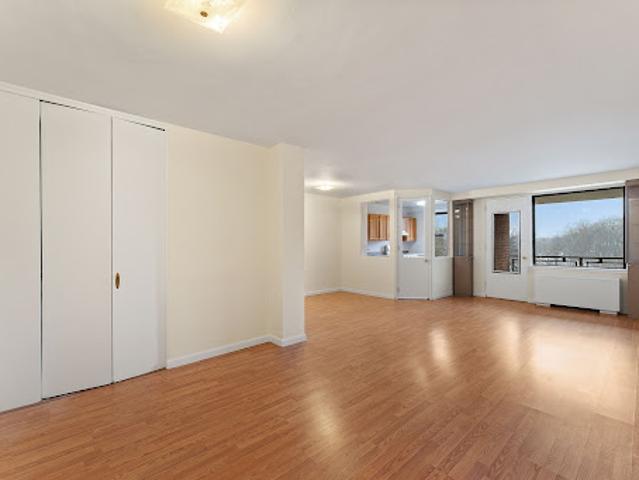 Apartment for sale in The Bronx, Arverne