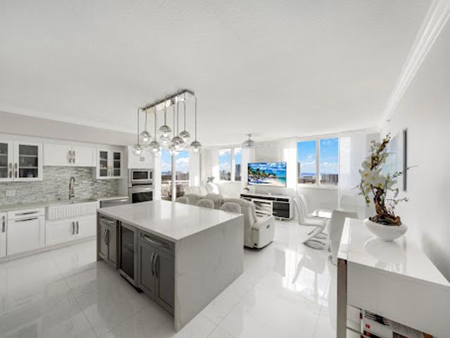 Apartment for sale in Hallandale, Florida