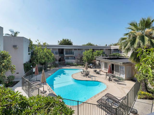 Apartment for sale in Canoga Park, California