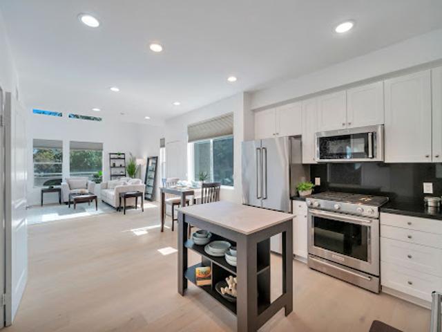Apartment for sale in Hawthorne, Los Angeles County