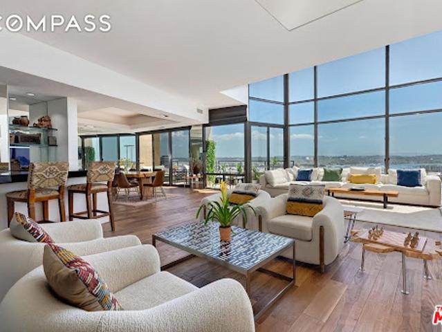Apartment for sale in Marina Del Rey
