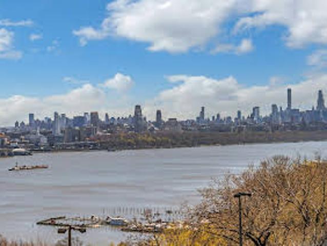 Apartment for sale in Fort Lee