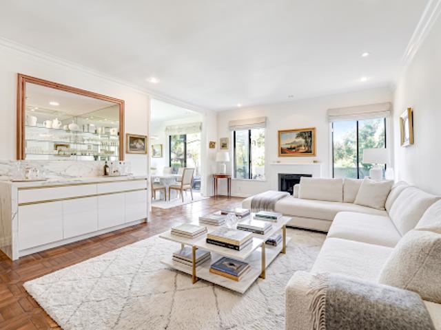 Apartment for sale in Canoga Park, California