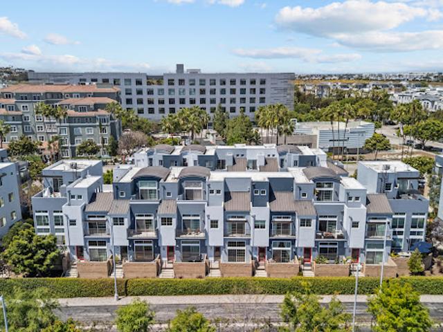Apartment for sale in Canoga Park, California