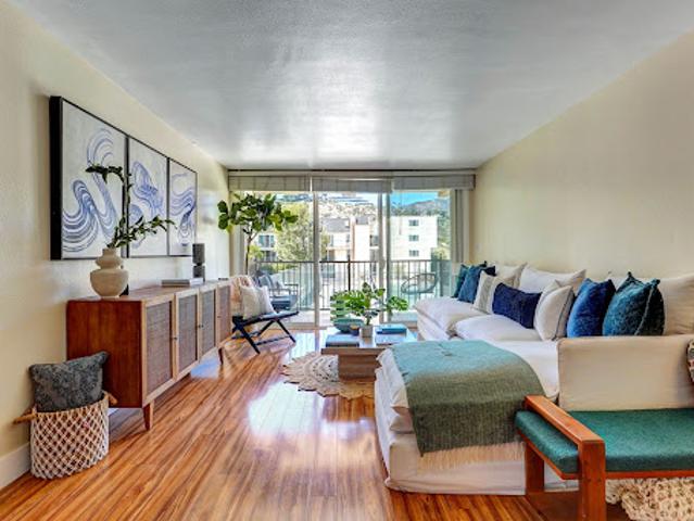 Apartment for sale in Malibu, California