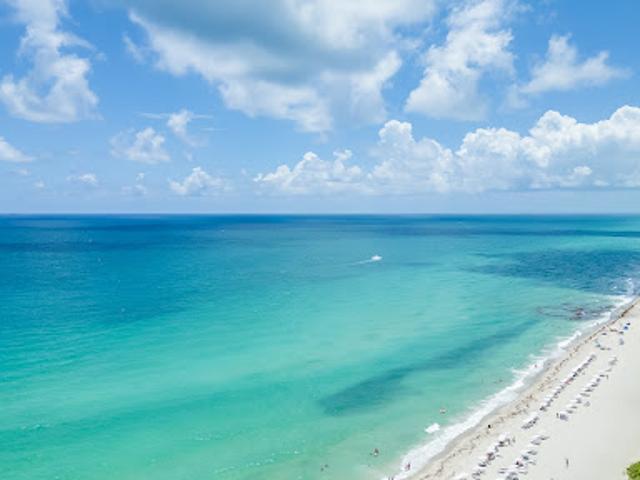 Apartment for sale in Hallandale, Florida