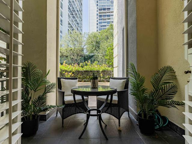 Apartment for sale in Canoga Park, California