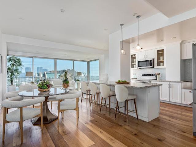 Apartment for sale in Canoga Park, California