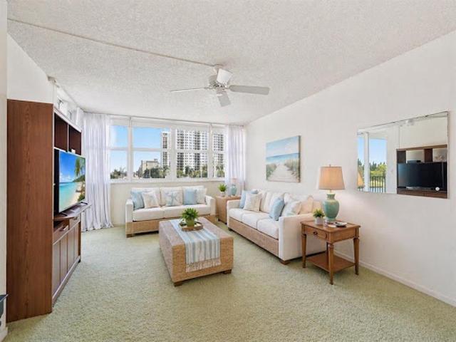 Apartment for sale in Hollywood, Florida
