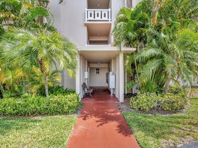 Apartment for sale in Lake Worth