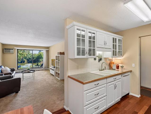 Apartment for sale in Wayzata, Hennepin County