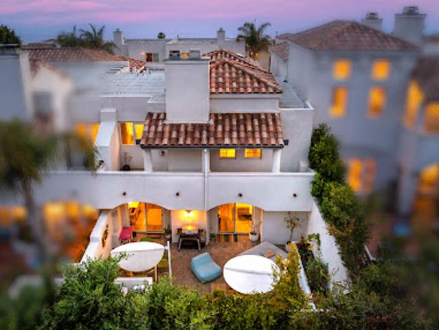 Apartment for sale in Malibu, California