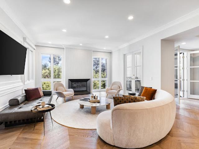 Apartment for sale in Canoga Park, California