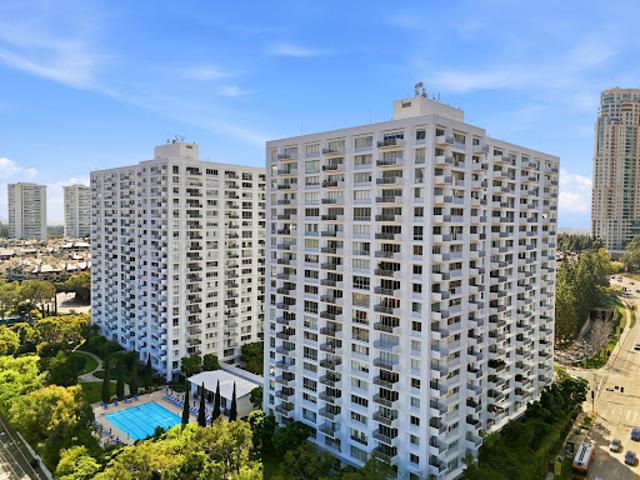 Apartment for sale in Canoga Park, California