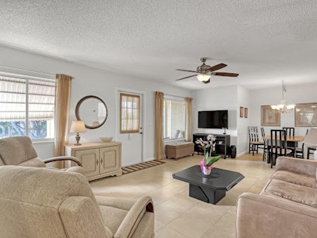 Apartment for sale in Greenacres, Florida