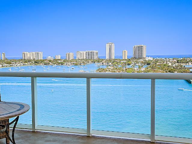 Apartment for sale in Riviera Beach, Florida