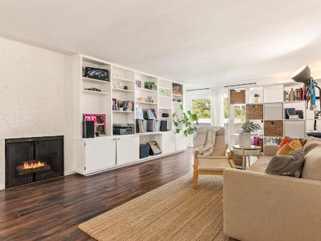 Apartment for sale in Canoga Park, California