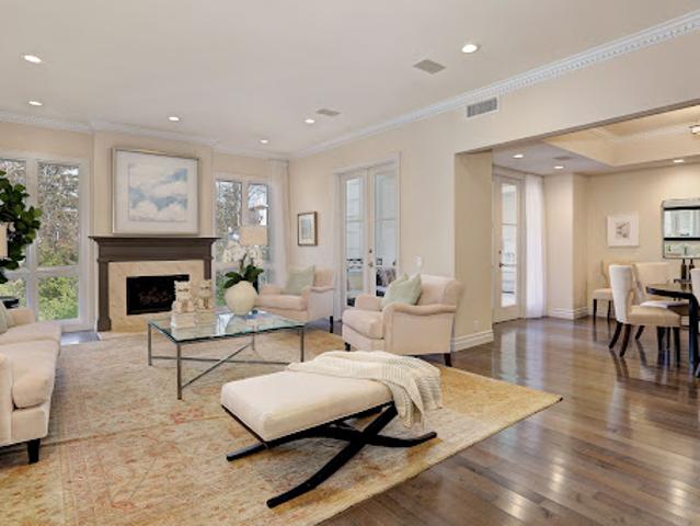 Apartment for sale in Canoga Park, California