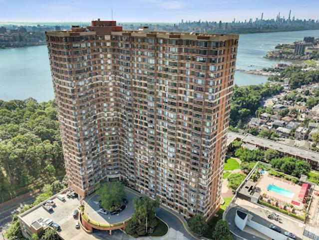 Apartment for sale in Fort Lee, New Jersey