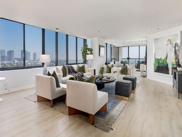 Apartment for sale in Canoga Park, California