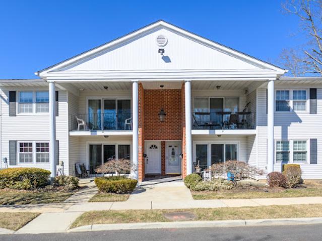 Apartment for sale in Plainview