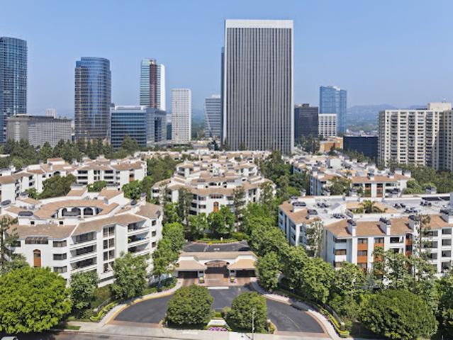 Apartment for sale in Canoga Park, California