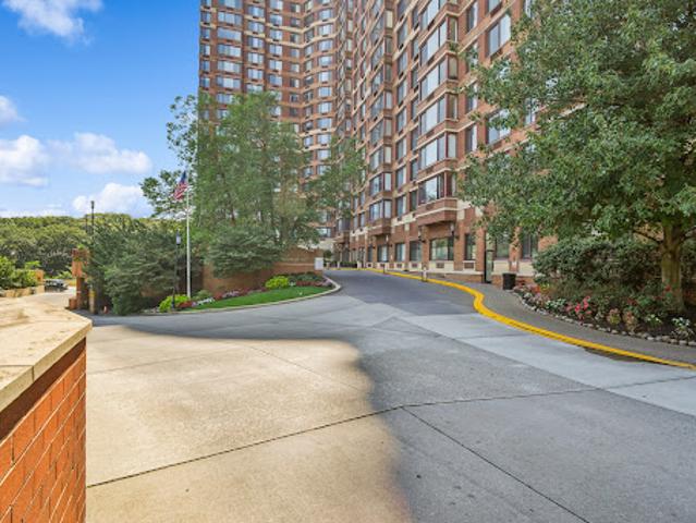 Apartment for sale in Fort Lee, New Jersey