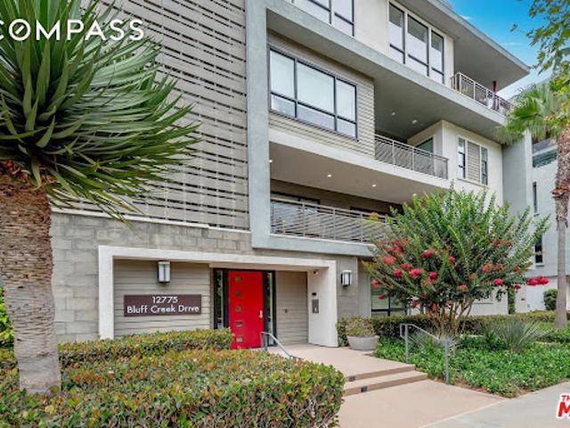 Apartment for sale in Canoga Park, California