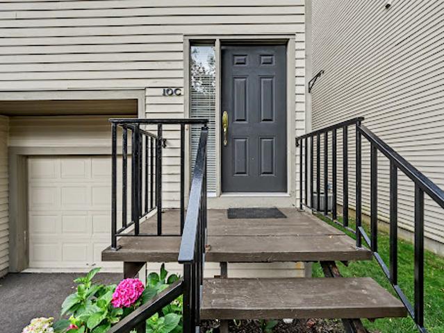 Apartment for sale in Cos Cob, Connecticut
