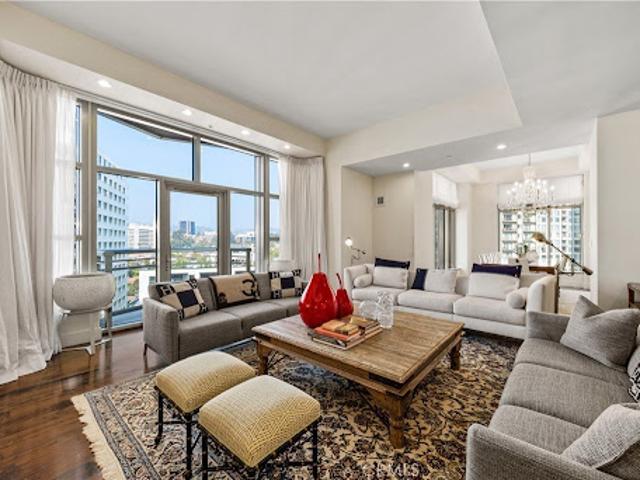 Apartment for sale in Canoga Park, California